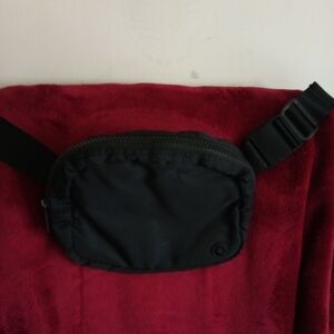 NWOT Unisex Gaiam Waist Bag fanny pack